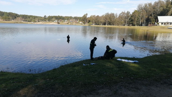 Hombre sin vida rescatado del interior de auto que cayo a lago en Iporá 